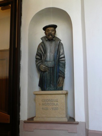 AGRICOLA Georgius, pův. jménem Georg Bauer - Praha 1, Staré Město, Kozí 748/2, v průjezdu budovy Báňského úřadu