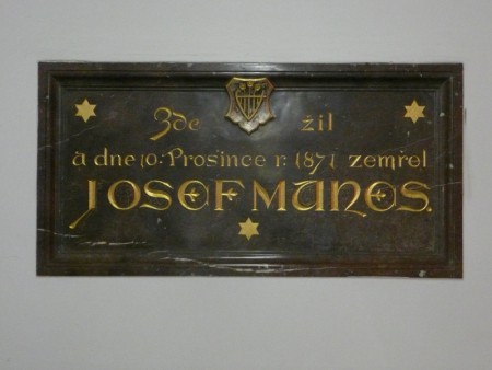 MÁNES Josef - Praha 1, Nové Město, Spálená 75/16, budova paláce Olympic, pasáž, za dveřmi služebního vchodu divadla Ypsilon